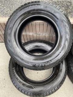 最終値下げ215/70r16 スタッドレスタイヤ　アイスガードG075 冬タイヤのサムネイル