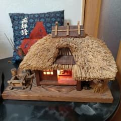 茅葺き屋根ミニチュア 井戸付きのサムネイル
