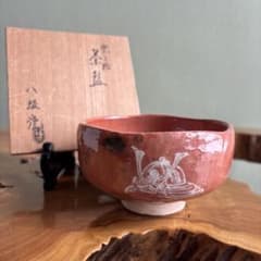 兜ノ絵 赤楽茶碗 楽焼 八坂焼 共箱 抹茶碗 茶道具（131t） 兜ノ絵 赤楽茶碗 楽焼 八坂焼 共箱 抹茶碗 茶道具（131t） - メルカリ