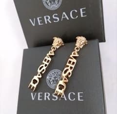 VERSACE ヴェルサーチェベルサーチ ラ メドゥーサ ロゴ ドロップ ピアス VERSACE ヴェルサーチェベルサーチ ラ メドゥーサ ロゴ ドロップ