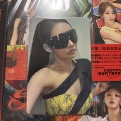 KISS OF LIFE SWEAT 10/12 現地販売　トレカ　ジュリーのサムネイル