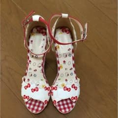 最終値下げ美品ランダキティーちゃんコラボサンダルのサムネイル