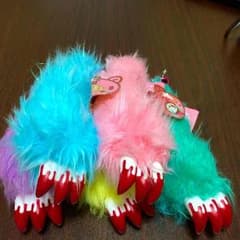 GLOOMY  キーホルダー ➕  凡用うさぎのサムネイル