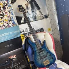 Sugi MB4 エレキベース　専用ケース付きのサムネイル
