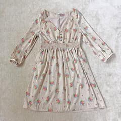 Ray beams   ドット×花柄 ベージュワンピース 膝丈のサムネイル