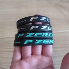 P ZERO ラバーリストバンド 4本セット - メルカリ