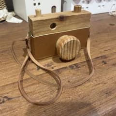 Salyu サリュ　木製カメラ型トイ 撮影小物　キッズ　ベビーのサムネイル
