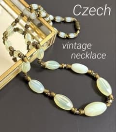 Czech製 ヴィンテージネックレス オパールセント ウランガラス - メルカリ
