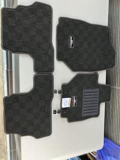 ジムニーシエラ　純正　フロアマットセット　AT用のサムネイル