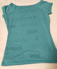 ナイキ Tシャツ ヨガ のサムネイル