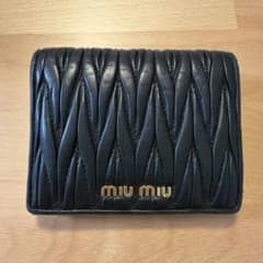 miumiu ミュウミュウ 二つ折り財布 マテラッセ 黒のサムネイル