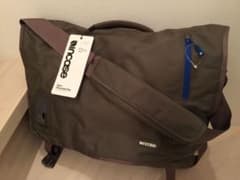 「タイムセール ☀️ incase Messenger Bag」未使用品　PC用のサムネイル