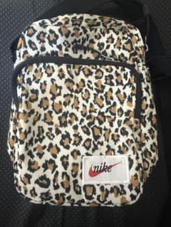 NIKE レオパード柄 ショルダーバッグのサムネイル
