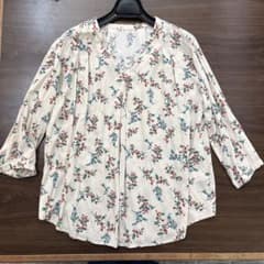 花柄ブラウスのサムネイル