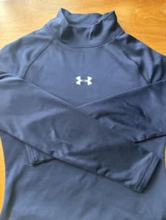 Under Armour ネイビー ハイネック アンダーシャツ　150のサムネイル