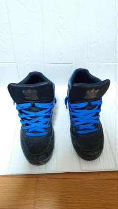 adidas ブラック/ブルー ハイカットスニーカーのサムネイル