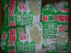 猫砂　トイレ　お茶の紙砂　　まとめて10袋のサムネイル