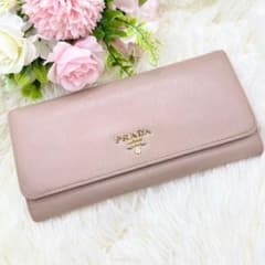 美品✨PRADA プラダ フラップ長財布 ヴィッテロムーヴ メタルロゴ ベージュ 美品✨PRADA プラダ フラップ長財布 ヴィッテロムーヴ メタルロゴ