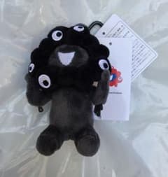 【新品タグ付き】黒ミャクミャク(座り)☆ぬいぐるみ・カラビナ付きのサムネイル