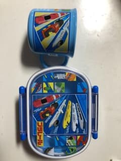 子供 お弁当箱とコップのサムネイル