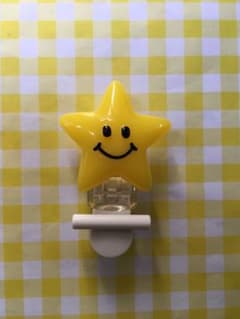 服に穴のあかない名札クリップのサムネイル