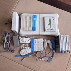 【すぐに遊べる豪華フルセット】Nintendo Wii 本体・バランスボード他