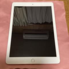 【美品】iPad 第6世代  32GB  セルラーモデルのサムネイル