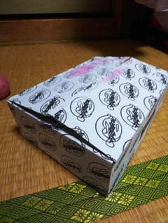 女王の猿【完全受注生産限定セット】で使用する専用の配送箱のサムネイル