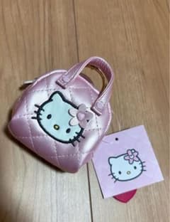 【新品】SANRIO キティ　キルト　ポーチのサムネイル