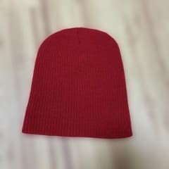 赤のニット帽のサムネイル