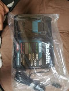 マキタ40v純正充電器のサムネイル