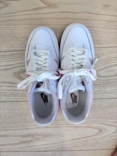 NIKE スニーカー ホワイト ピンクのサムネイル