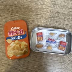 Calbee ポテトチップス ミニ缶 立体シール入りのサムネイル