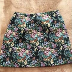 GU 今季花柄スカート Lサイズ 美品のサムネイル