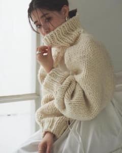 ETRÉ TOKYO ハンドニットタートルボレロのサムネイル