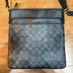 最安値　Coach ブラック ショルダーバッグ ロゴ　swag yoko 最安値 Coach ブラック ショルダーバッグ ロゴ swag yoko - メルカリ