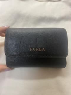 FURLA フルラ　黒　財布　四つ折りのサムネイル