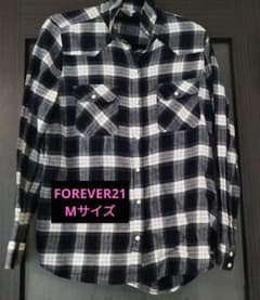 FOREVER 21ネイビーとホワイトのチェック柄 長袖シャツのサムネイル