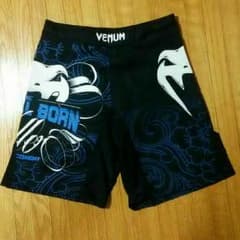 【値下げしました‼】VENUMパンツのサムネイル