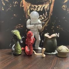 エイリアンフィギュア 2体セット | Shop at Mercari from Japan! | Buyee