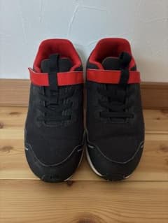 PUMA ブラック/レッド スニーカー　20cmのサムネイル