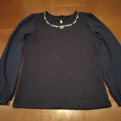 LAVENUE ネイビー ビジュー付き長袖トップス