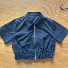 黒 クロップドシャツ 半袖 フロントジッパー