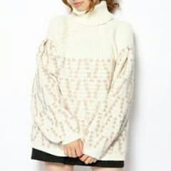 即完売 ホワイト♡Dazzlin♡タートルリブジャガードトップス♡のサムネイル