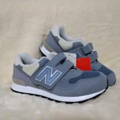 新品New Balance キッズ靴 グレー20.5cm マジックテープ靴のサムネイル