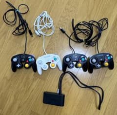 ニンテンドーゲームキューブコントローラー4個+接続タップ(純正)のサムネイル
