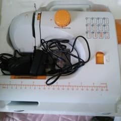 美品☆コンパクト電動ミシンのサムネイル