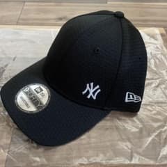 NEW ERA 9FORTY NYキャップ（ロゴ白）のサムネイル