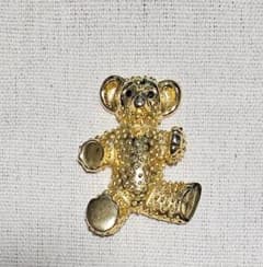 B&Wクマ型金色ブローチのサムネイル