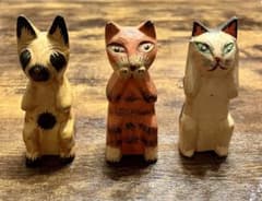 木彫り 猫 3体セット（高さ約11cm）のサムネイル